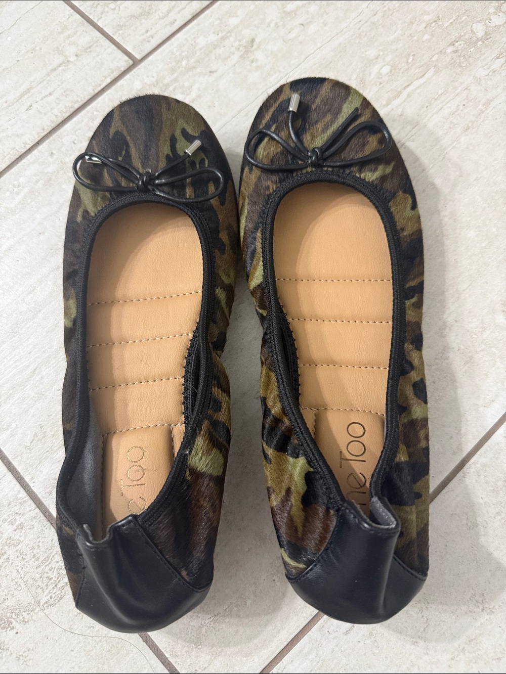 me too Women's Camouflage Ballet Flats in Olive and Black..size 9M.. new
